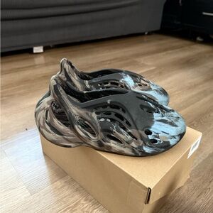 Yeezy Foam Runner Black and Gray